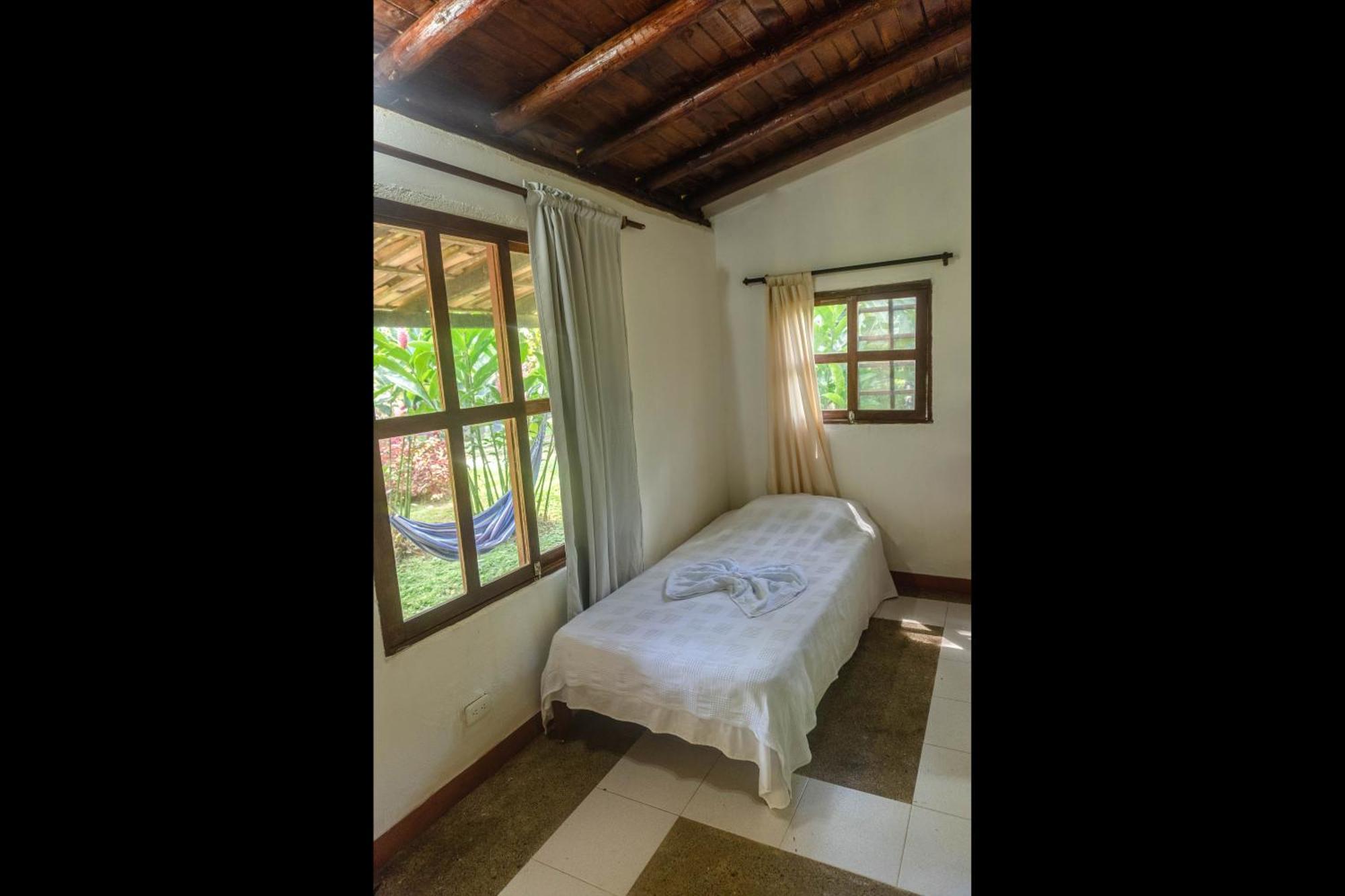 Los Robles Capurgana Hotel Стая снимка